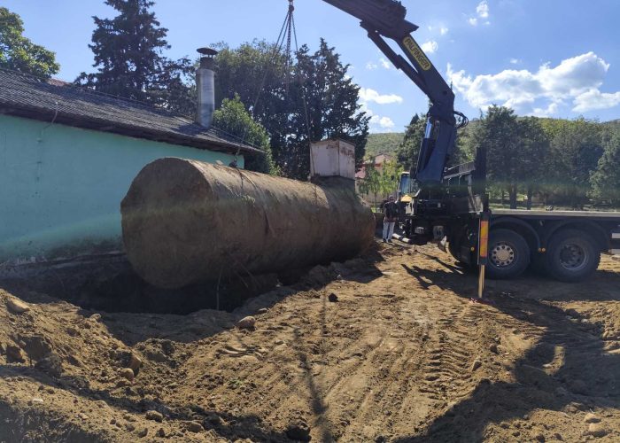 Чистење на цистерна за нафта.